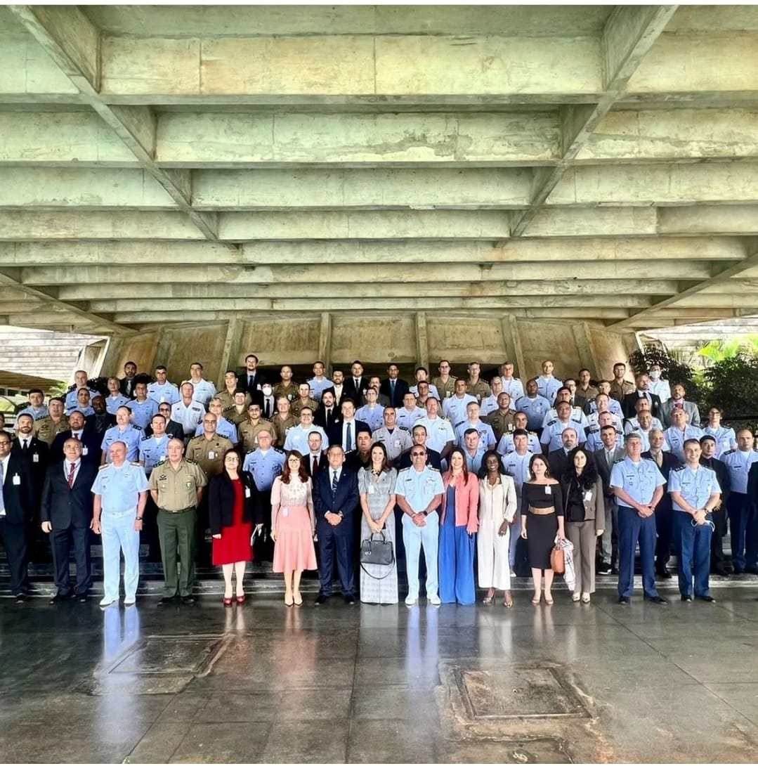 Leia mais sobre o artigo Presidente da Ameron participa de palestra na Escola Superior de Defesa (DF)