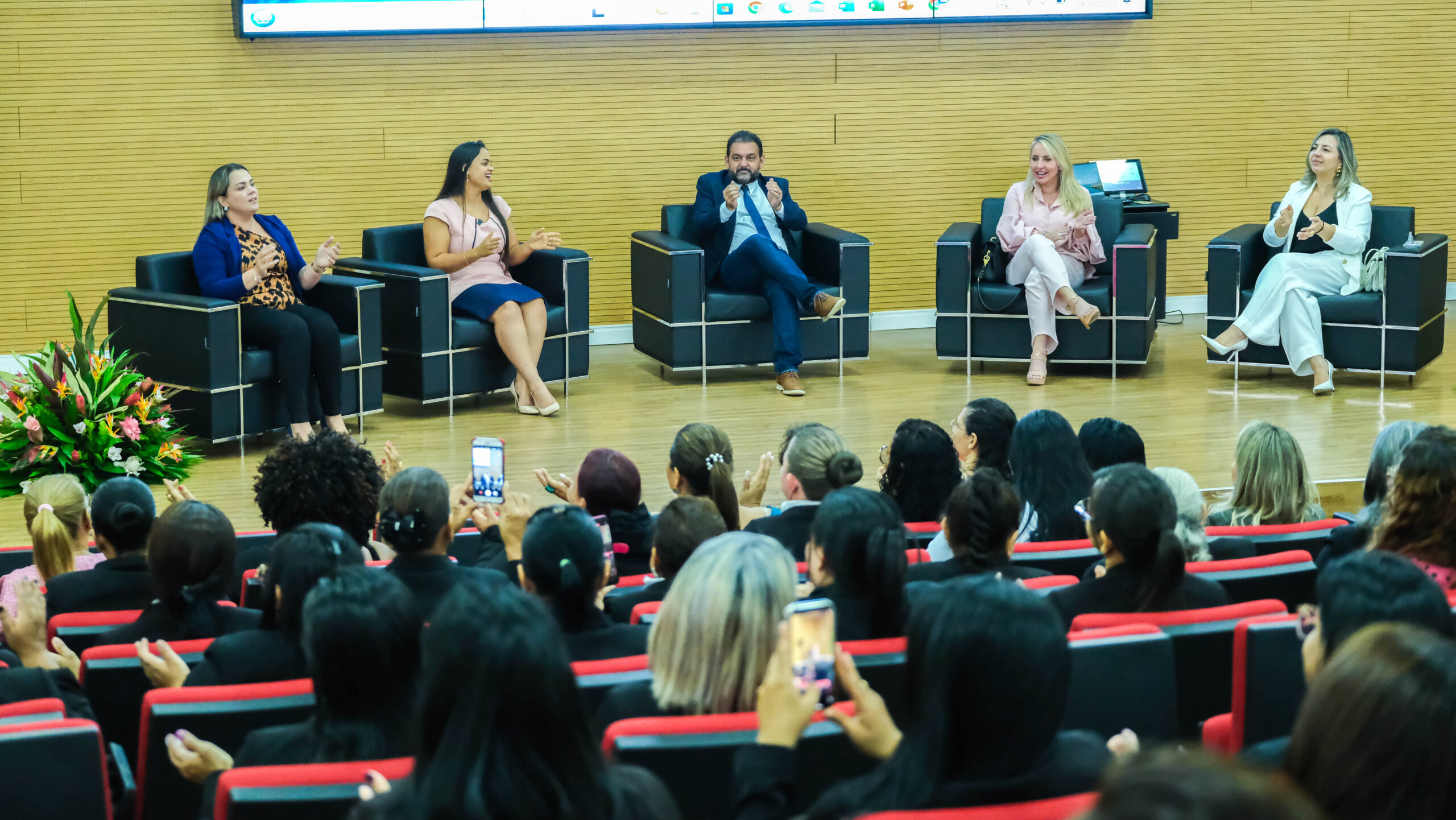 Leia mais sobre o artigo Ameron participa de homenagem às mulheres na Assembleia Legislativa de Rondônia