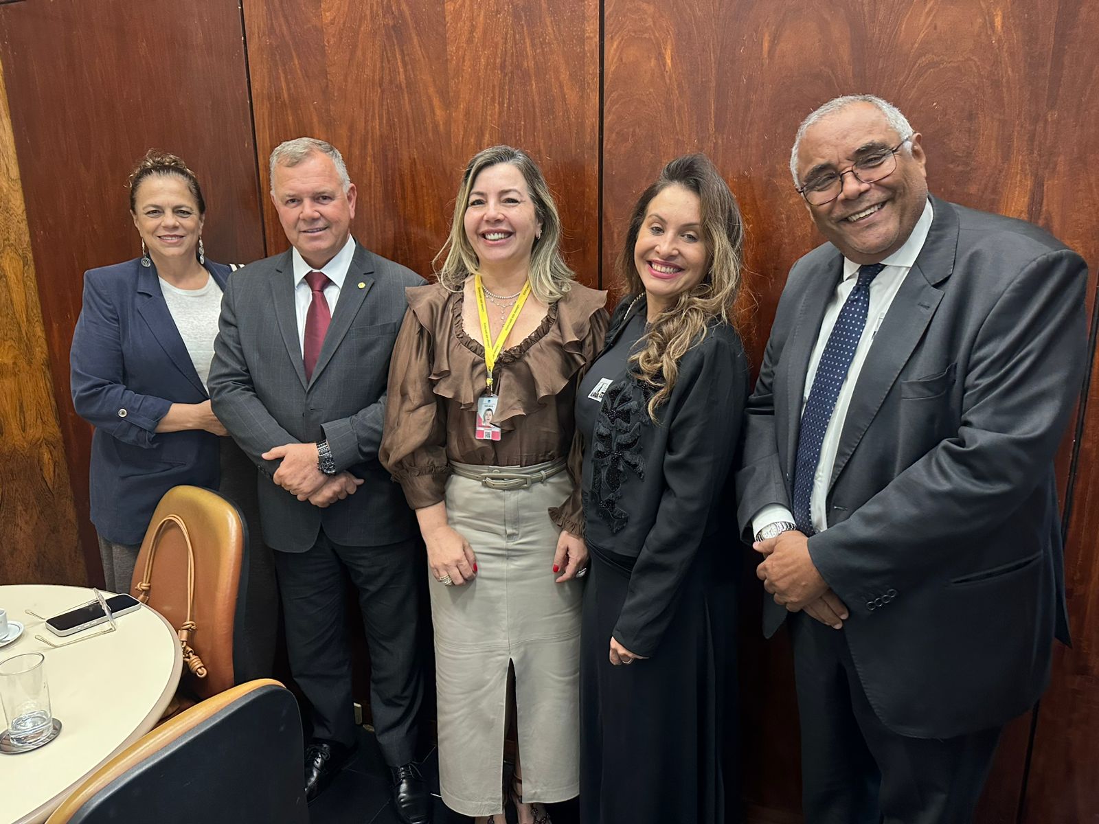 Leia mais sobre o artigo Presidente da Ameron se reúne com deputados federais no Congresso Nacional, em Brasília