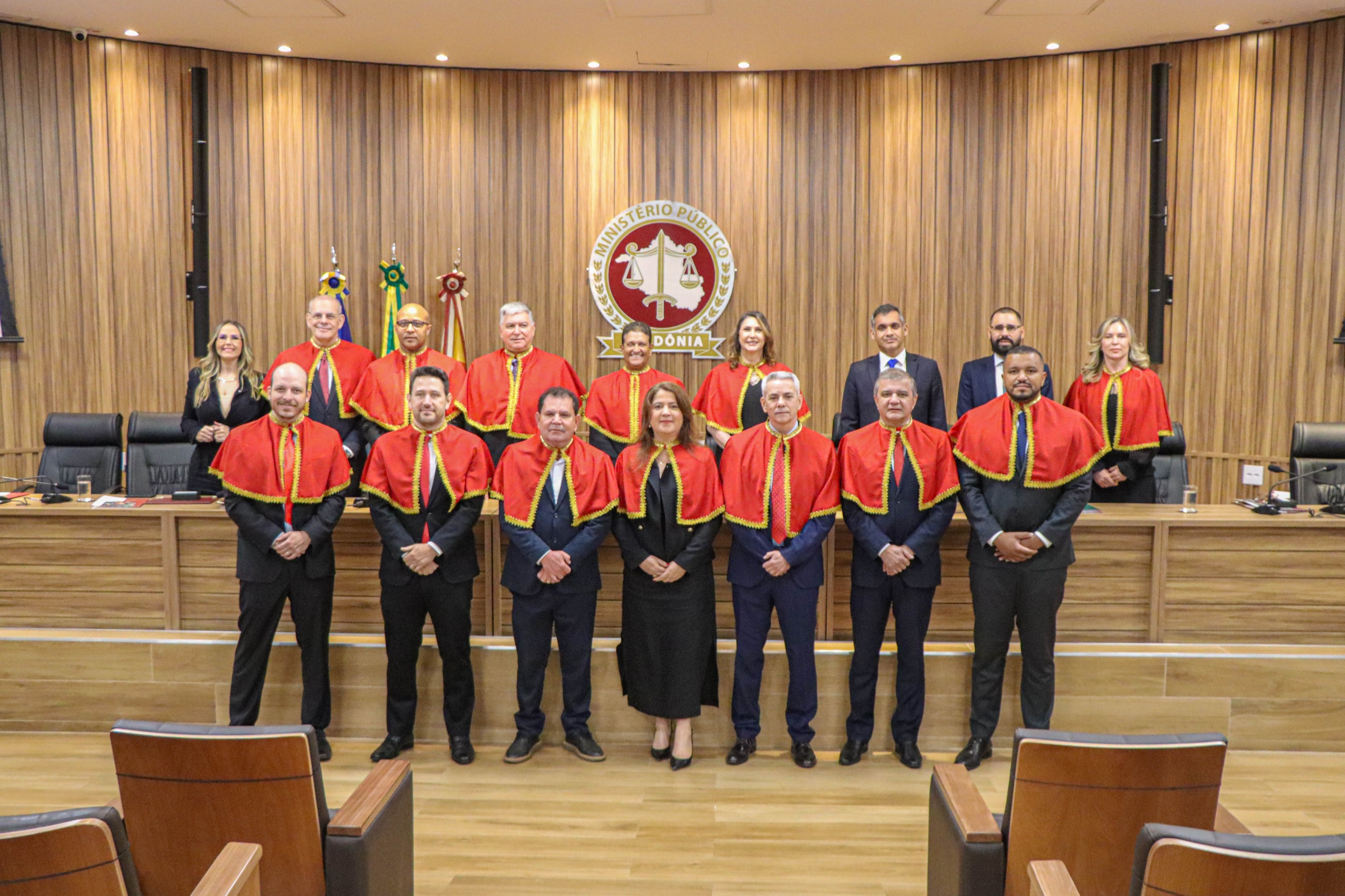 Leia mais sobre o artigo Magistrados tomam posse na Academia Rondoniense de Letras Jurídicas durante cerimônia em Porto Velho